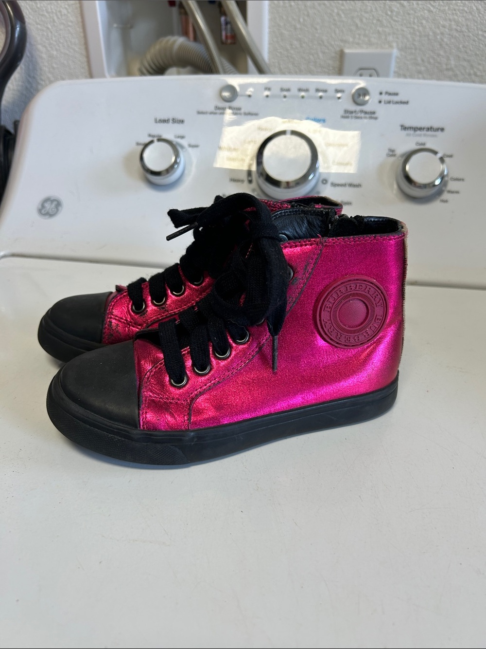 BURBERRY - Rico' High Top Sneaker
Burberry size 29